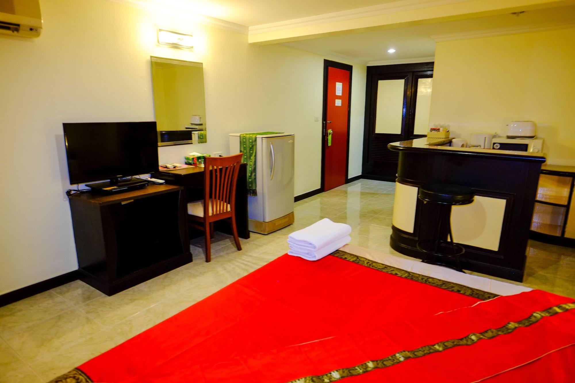 Adonis Guest House Patong Екстер'єр фото