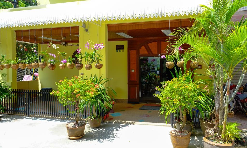 Adonis Guest House Patong Екстер'єр фото