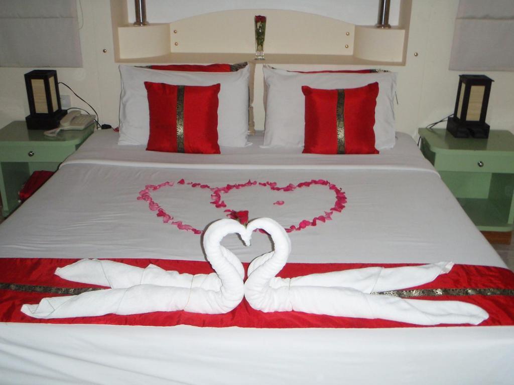Adonis Guest House Patong Номер фото