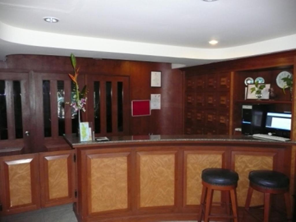 Adonis Guest House Patong Екстер'єр фото