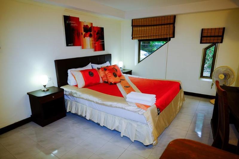 Adonis Guest House Patong Екстер'єр фото